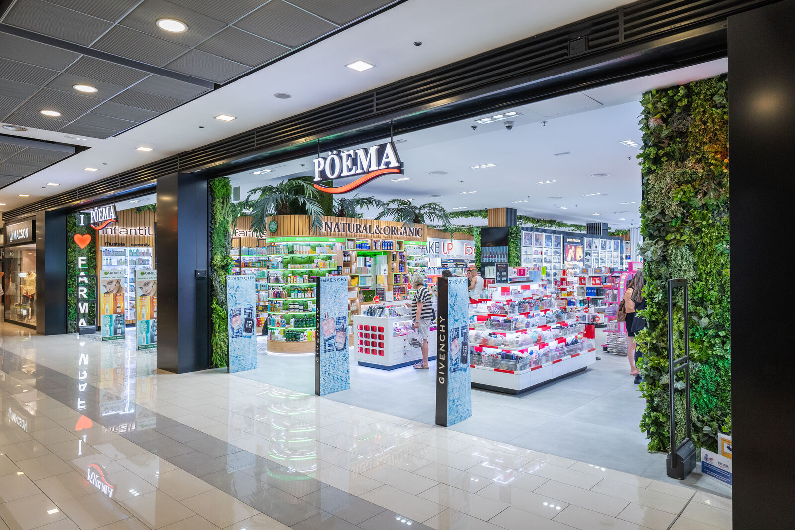 Pöema store front